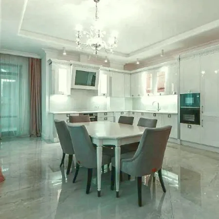 4 Bedrooms Indro Montanelli Gardens Апартаменты *